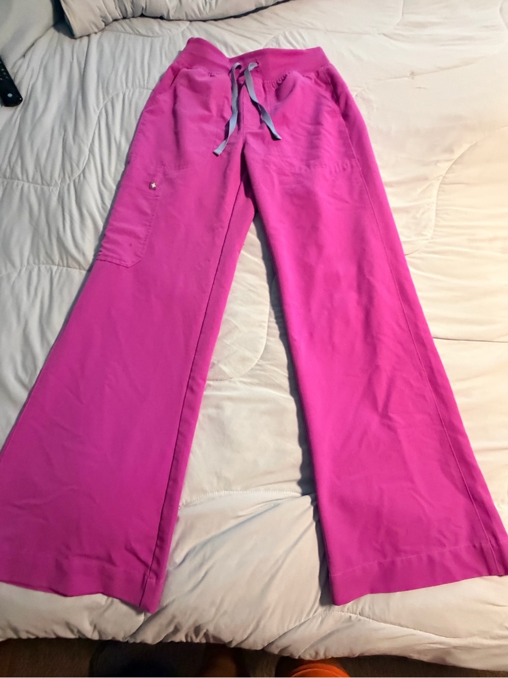 Figs Women's Top and wide leg Scrub Pants - Picture 4 of 4